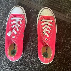 hot pink low top converse